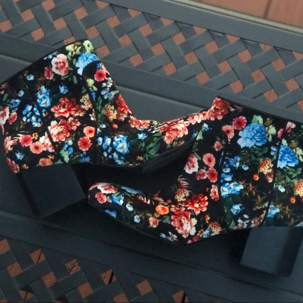 Aerosoles Floral Booties